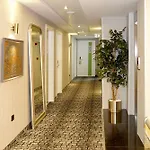 Tempo Airport Hotel 3*