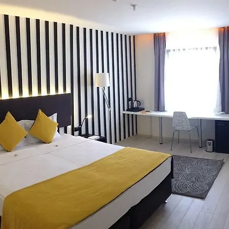 Tempo Airport Hotel 3*
