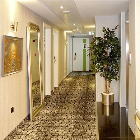 Tempo Airport Hotel 3*