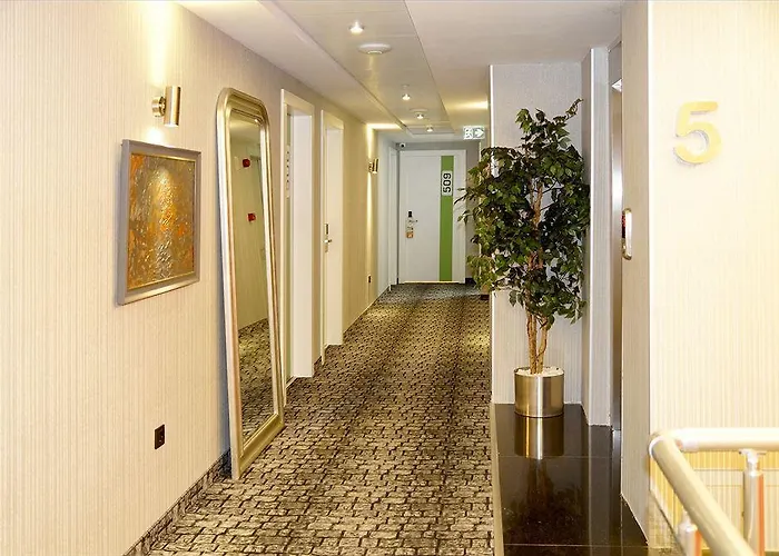 Tempo Airport Hotel 3*