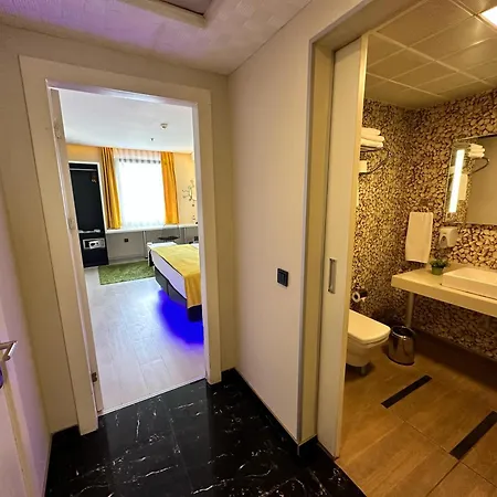 Tempo Airport Hotel 3*